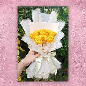 Ramo c/ 5 Rosas Amarillas Eternas 